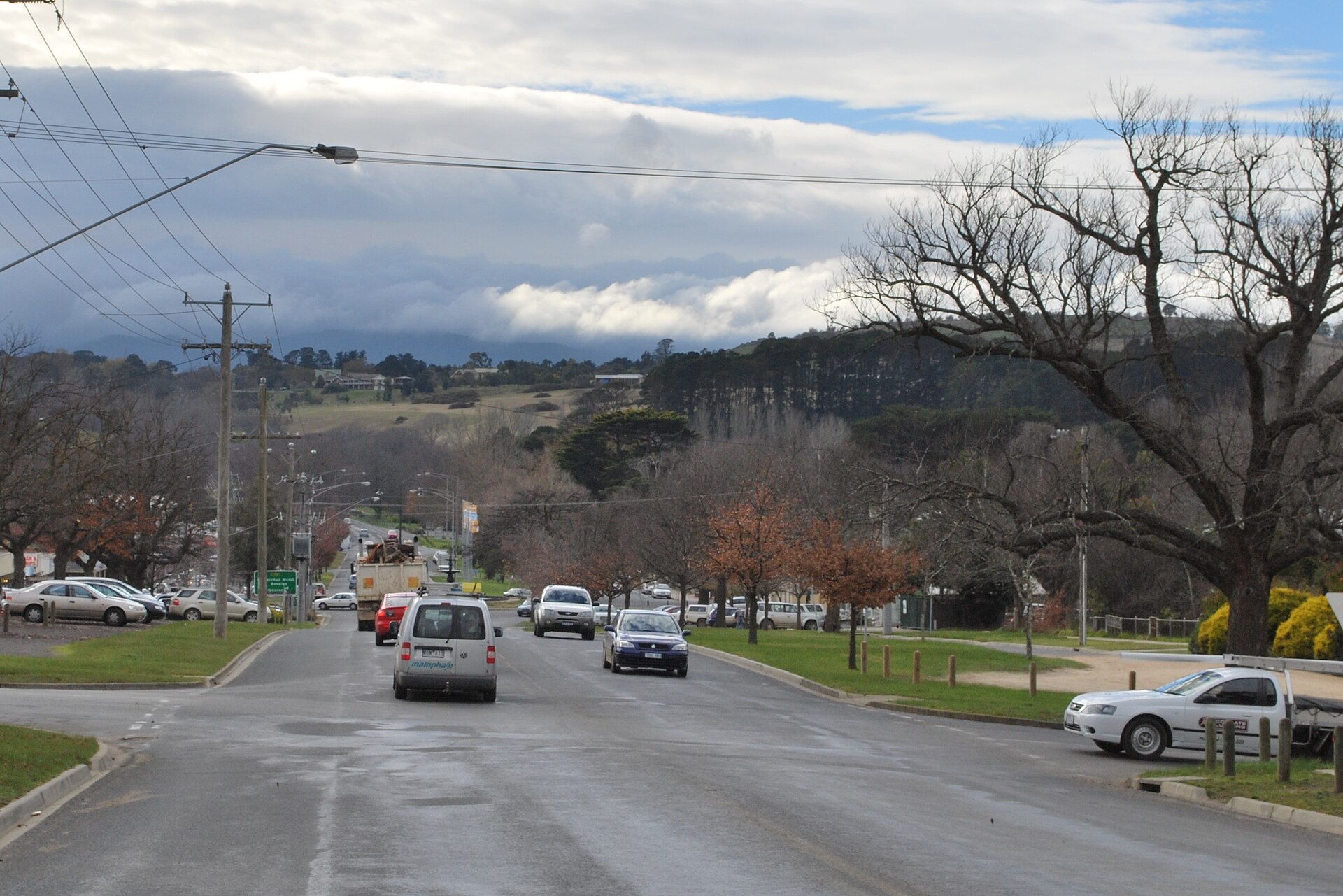The main street of Gisborne, Victoria, with the Macedon Ranges behind it